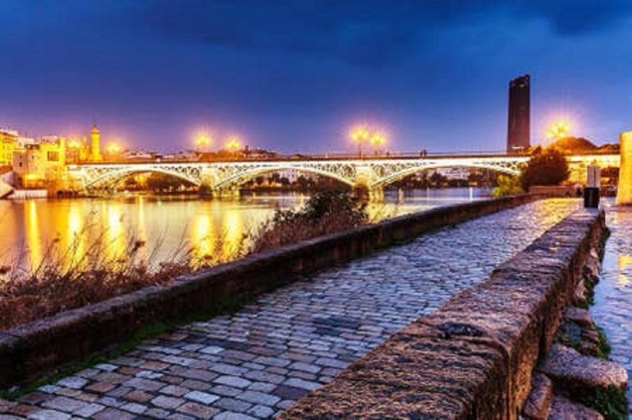 Апартаменты Atico Aire De Triana Севилья Экстерьер фото